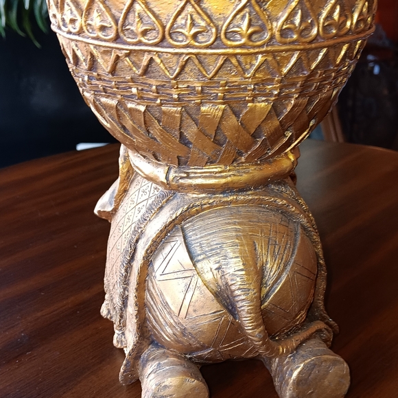 Elephant box with lid - Picture 3 of 5